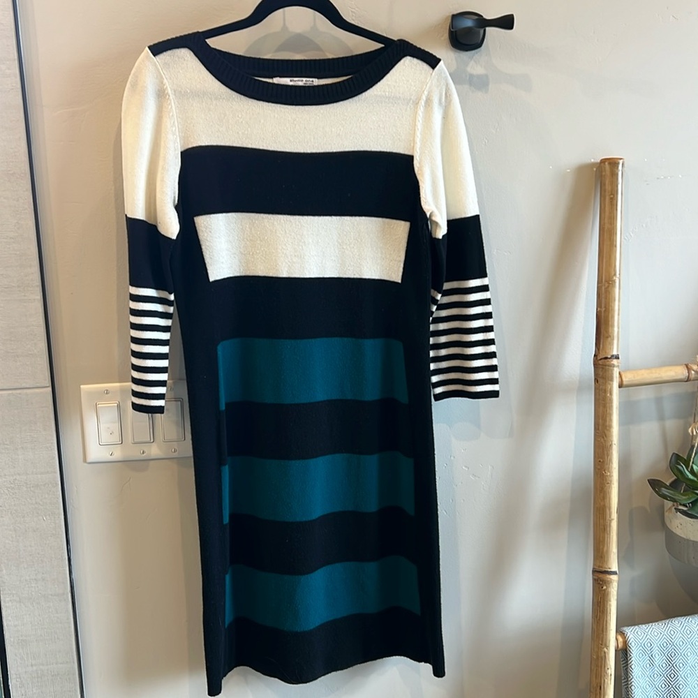 Very cute Studio One New York striped sweater dress size M, teal, black & white